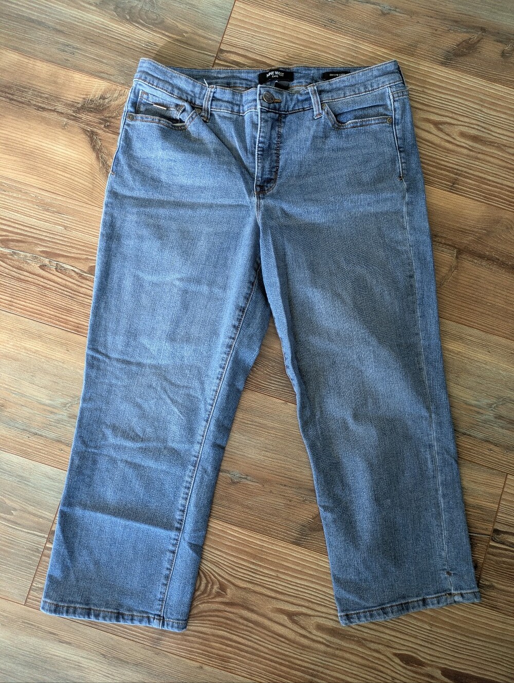 Nine West Chrystie Capri Light Medium Wash Denim Jeans Women's 10